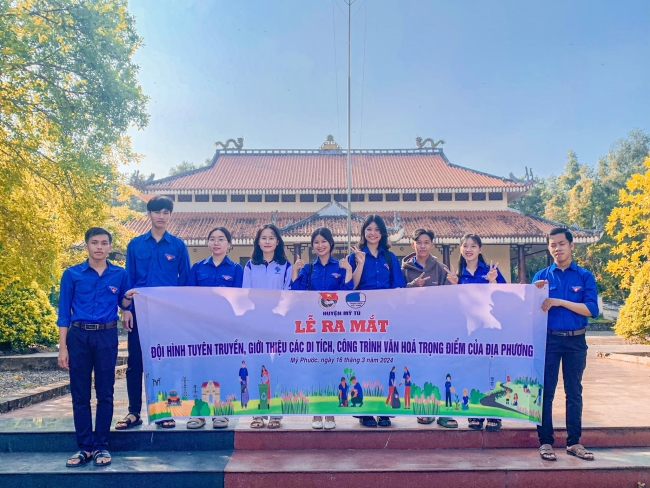 HUYỆN ĐOÀN - UỶ BAN HỘI HUYỆN MỸ TÚ RA MẮT ĐỘI HÌNH TUYÊN TRUYỀN, GIỚI THIỆU CÁC DI TÍCH, CÔNG TRÌNH VĂN HOÁ TRỌNG ĐIỂM