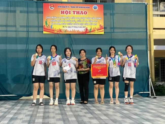 MỸ TÚ: TỔ CHỨC HỘI THAO CHÀO MỪNG KỶ NIỆM 49 NĂM NGÀY GIẢI PHÓNG MIỀN NAM THỐNG NHẤT 30/4, QUỐC TẾ LAO ĐỘNG 1/5 VÀ 70 NĂM CHIẾN THẮNG ĐIỆN BIÊN PHỦ