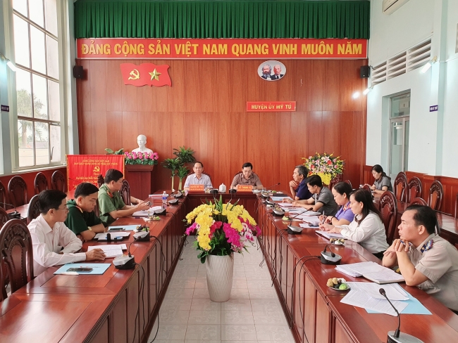Thường trực Huyện ủy Mỹ Tú có buổi làm việc định kỳ với các ngành trong khối nội chính về thực hiện công tác nội chính, cải cách tư pháp và phòng, chống tham nhũng, tiêu cực 9 tháng năm 2022