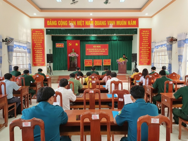 Hội nghị rút kinh nghiệm diễn tập CH - CQ 1 bên, 1 cấp về động viên huyện Mỹ Tú năm 2022