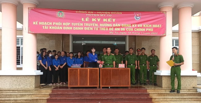 Công an huyện và Huyện đoàn Triển khai kế hoạch phối hợp Tuyên truyền, hướng dẫn đăng ký và kích hoạt tài khoản định danh điện tử trên địa bàn huyện Mỹ Tú