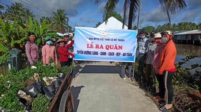 Mỹ Thuận ra quân xây dựng tuyến đường Sáng - Xanh - Sạch - Đẹp- an Toàn tại ấp Tam Sóc B1