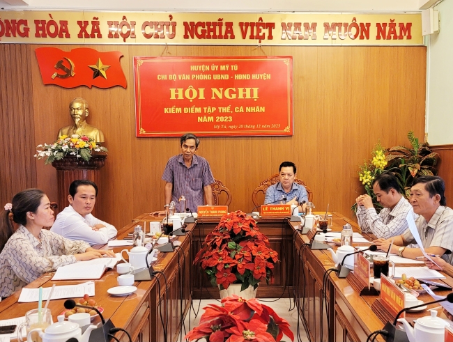 Hội nghị kiểm điểm tập thể và cá nhân năm 2023 Chi bộ Văn Phòng Hội đồng nhân dân- Ủy Ban nhân dân huyện Mỹ Tú