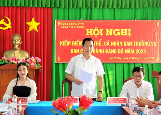 Đồng chí Phạm Tuân- Bí thư Huyện ủy Mỹ Tú dự Hội nghị kiểm điểm tập thể và cá nhân Ban Thường vụ, Ban chấp hành Đảng bộ xã Mỹ Hương