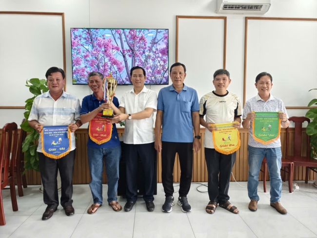 Đảng ủy xã Mỹ Tú tổ chức buổi Giao lưu bóng đá “Mừng Đảng – Mừng Xuân” Bính Ngọ 2026