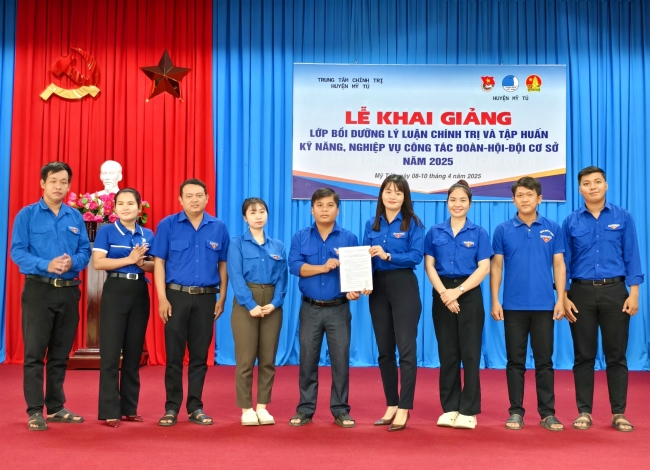 Huyện Mỹ Tú khai giảng lớp Bồi dưỡng Lý luận chính trị và nghiệp vụ cán bộ Đoàn – Hội - Đội cơ sở năm 2025