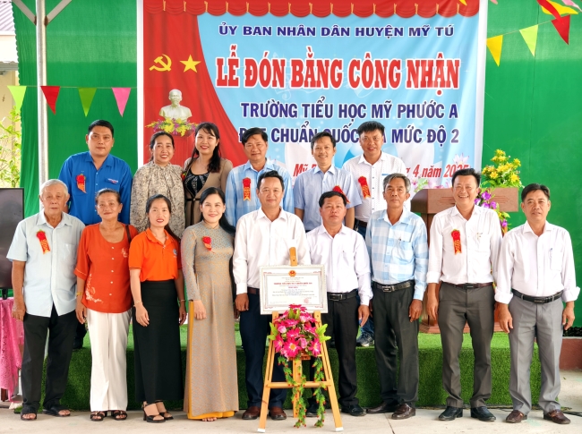 Trường tiểu học Mỹ Phước A đón Bằng công nhận đạt chuẩn Quốc gia mức độ 2