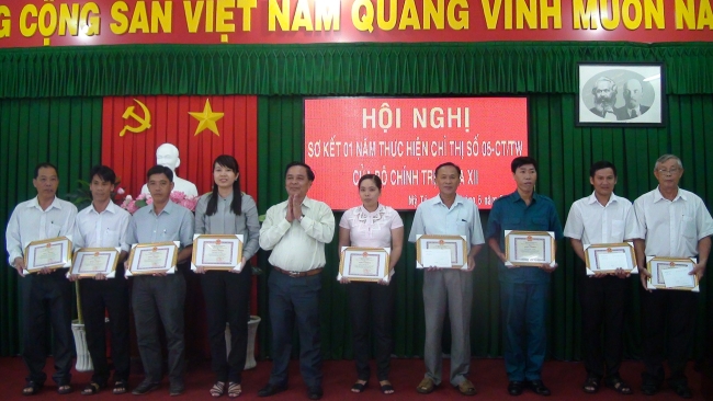 Mỹ Tú sơ kết 01 năm thực hiện Chỉ thị 05 của Bộ Chính trị (khóa XII)