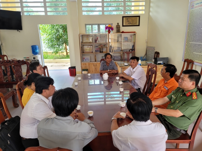 Đoàn cán bộ UBND huyện Mỹ Tú kiểm tra công tác chuẩn bị cho kỳ thi THPT quốc gia trên địa bàn huyện