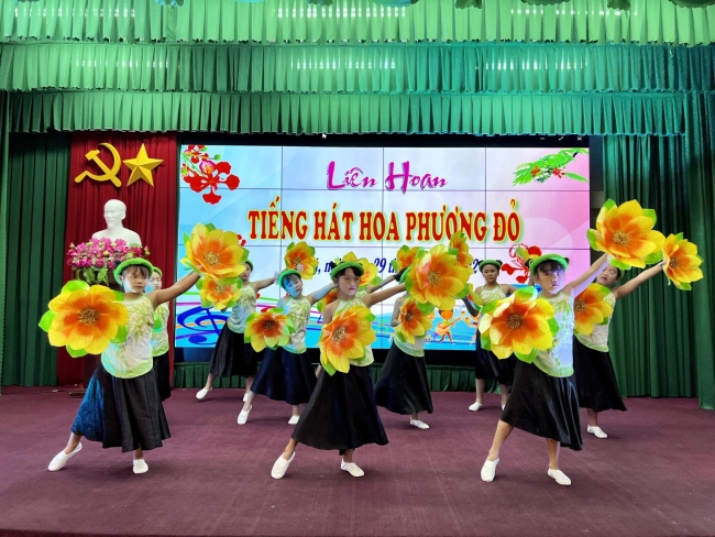 Thị trấn Huỳnh Hữu Nghĩa đạt nhất Liên hoan Tiếng hát Hoa phượng đỏ huyện Mỹ Tú năm 2022
