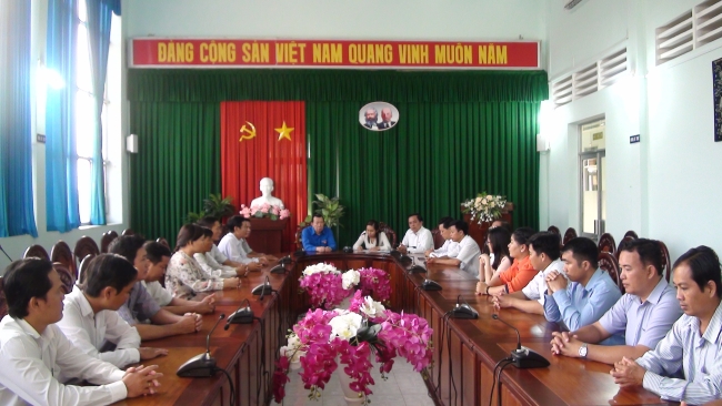 Mô hình đọc báo sáng ở Huyện ủy Mỹ Tú