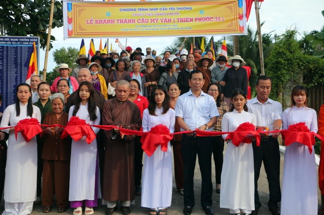 Huyện Mỹ Tú long trọng khánh thành 3 cây cầu giao thông nông thôn mới